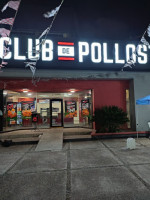 Club De Pollos outside