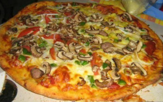 Dino,s Pizza food