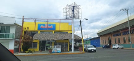 Las Gambas Carnes Y Mariscos outside