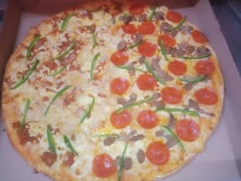 Mina's Pizza food