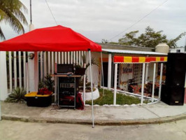 Restauran El Sazon De Mama outside