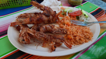 Mariscos El Brochas food