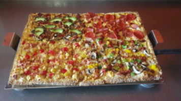 Cherry's Pizza food