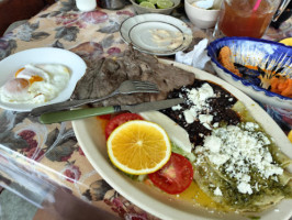 De Carnes Y Mariscos La Guera food