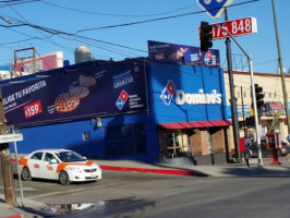 Domino's Fundadores Tijuana outside