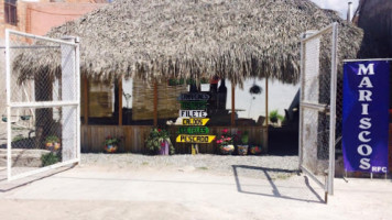 Mariscos La Huerte outside