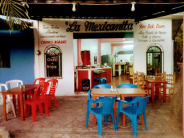 Taqueria La Mexicanita inside