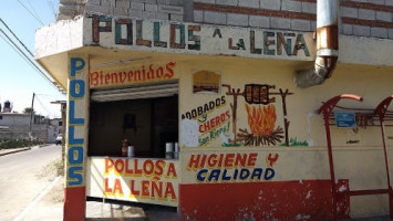 Los Autenticos Y Originales Pollos A La Leña outside