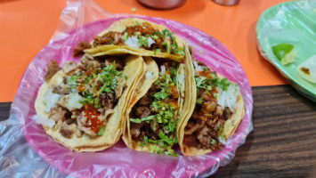Tacos Guicho inside