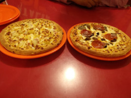 Jordanos Pizza food