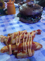 La Carbona Burger's food