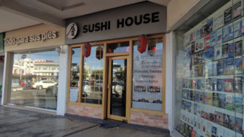 Sushi House outside