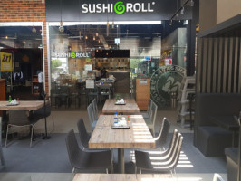 Sushi Roll Paseo Constituyentes inside