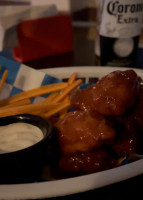 Los Grillos Wings Beer food