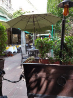 Café Galería outside