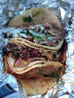 El Tacorriendo Antojitos Mexicanos food