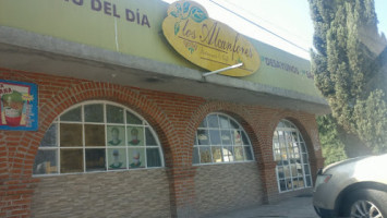 Y Café Los Alcanfores outside