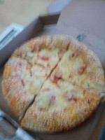 Peperoni's Pizza food