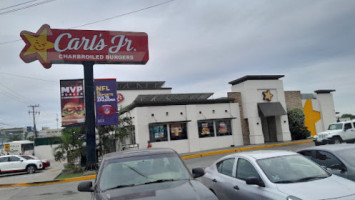 Carl's Jr. México outside