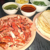 Taqueria Viki Cris food