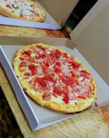 Gollo's Pizza food