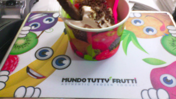 Mundo Tutty Frutti food