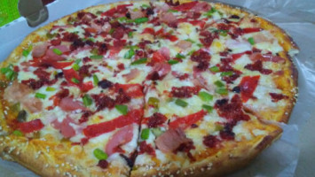 Odi's Pizza food