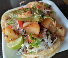 Tacos Y Tortas Los Cuates food