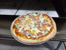 La Nostra Pizza Artesanal food