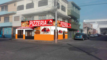 Tuscany Pizzeria outside