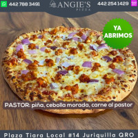 Angie’s Pizza Qro food