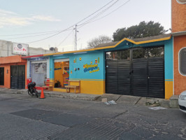 Raspados, Chamoyadas, Los Chikitios outside