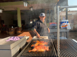 El Perico Pollos Y Carnitas food