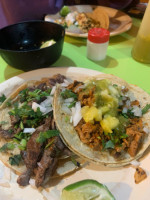 Taqueria El Farolitto food