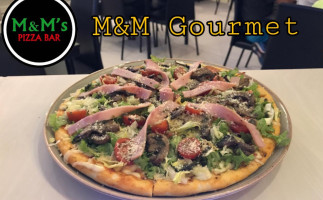 M&m’s Pizza Calle 5 food