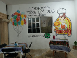 Pizzería Yarely inside