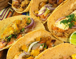 La Callejera Tacos food