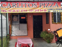 Carlitos Pizza outside