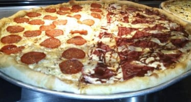 Niko's Pizza food