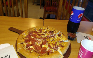 Pizza Hut Cedritos food