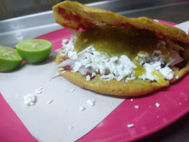 Tacos Los Taquicardios food