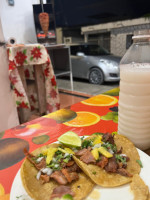 Los Tacos De La 40 food