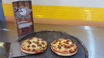 Rudýs Pizza Baguettes food