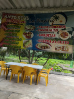 Antojitos La Playita food