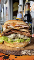 Chamos Burger, Y Pizzeria food