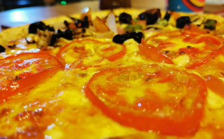 Pizza Hut Limonar food