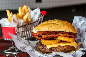 The Trucker Burger Beer, México food