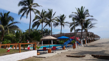 Restaurant-bar Playa Clarita outside