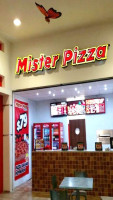 Mister Pizza inside