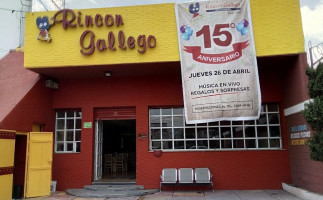 Rincón Gallego outside